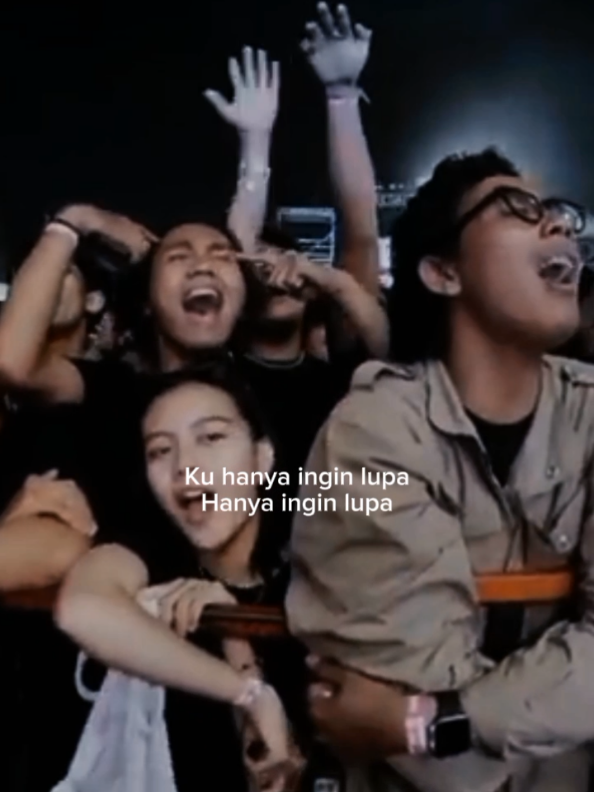 Untuk yang pernah ada Dan menetap di kepala Yang ku kira sementara Ternyata selamanya Untuk yang pernah singgah Ku dengar kau telah bahagia Sudikah berbagi caranya Karena ku tak bisa Ku hanya ingin lupa Hanya ingin lupa.. #adaselamanya #liriklagu  #forrevenge #musikviral #liriklaguviral 