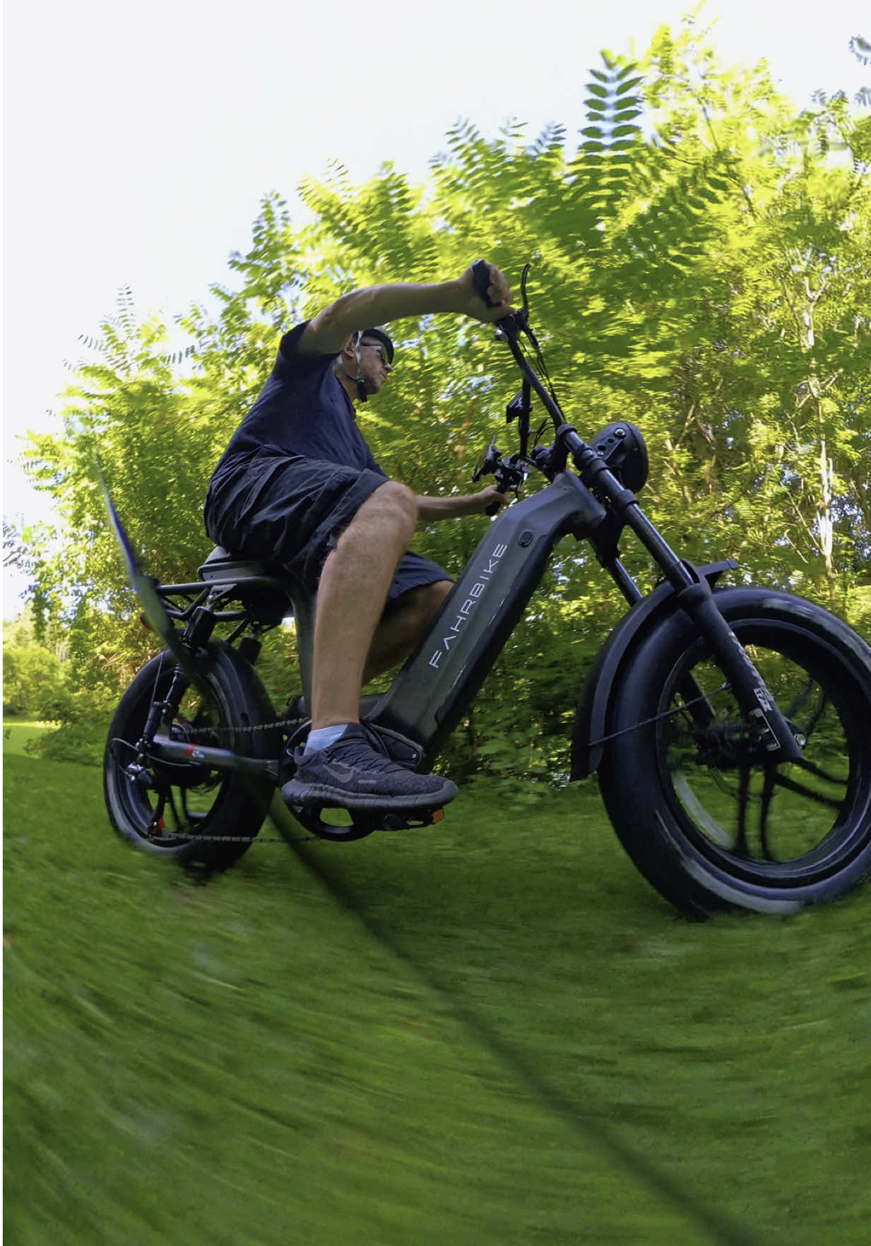 This ebike rides like a dream! City and trail cruising? Yes!! Comes with pegs installed for a passenger. Check out over 10+ e-bikes in our shop  #ebike #electricbike #bestbike2025 #review #bestbike2025 #