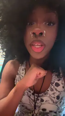 like literally has my wigs looking tea but i can do another video on another wig!!! #blowthisup? #viral #onnathecreator #wigs #refurbishingwigs #howtorefurbishawig 