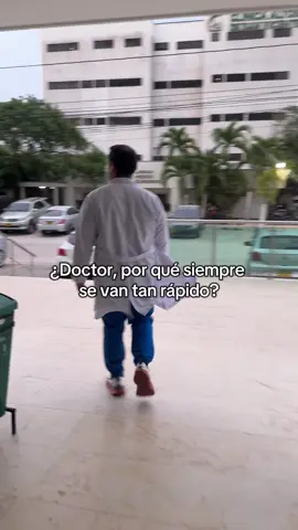 Porque en medio de cirugías y pacientes, el tiempo con ellos es valioso. ⏳💙 #hijos #familia #trabajo #medicina #doctor 
