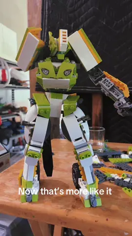 One more arm to do then I’m going to try to make another parts run in a few weeks. I am officially out of big curved lime green parts. #transformers #hasbro #moc #lego 