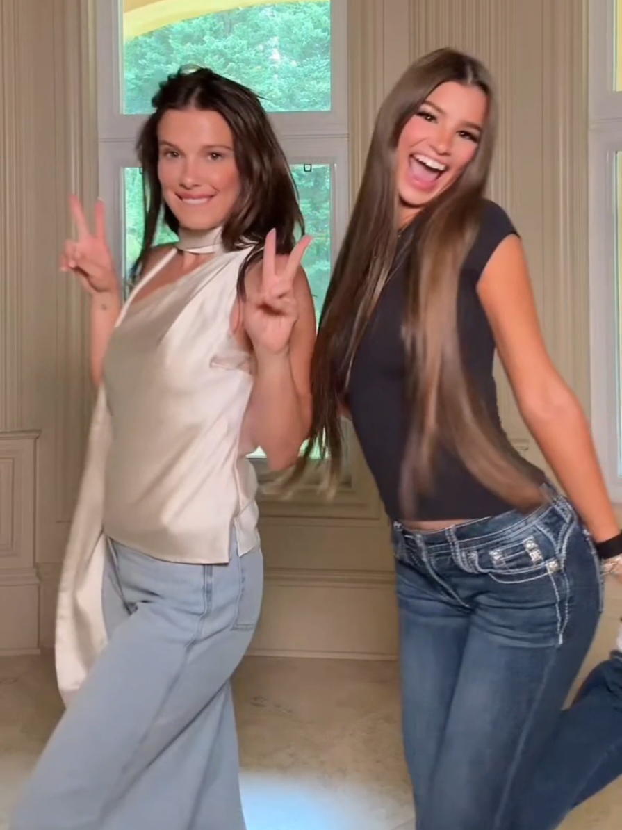 millie doing a tiktok dance with @Brooke Monk 🤭 I love seeing her doing tt trends again 😩💜 #milliebobbybrown #florencebymills #brookemonk 