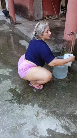 #gracinha lavando seu quintal