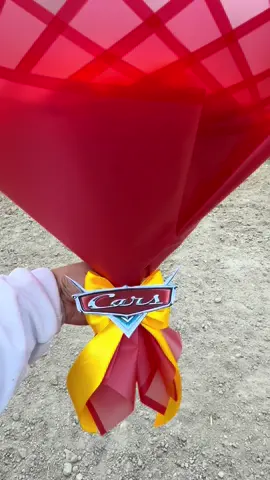 Lighting McQueen bouquet 🥰❤️ #kachow #lightmcqueen #disney #fyp 