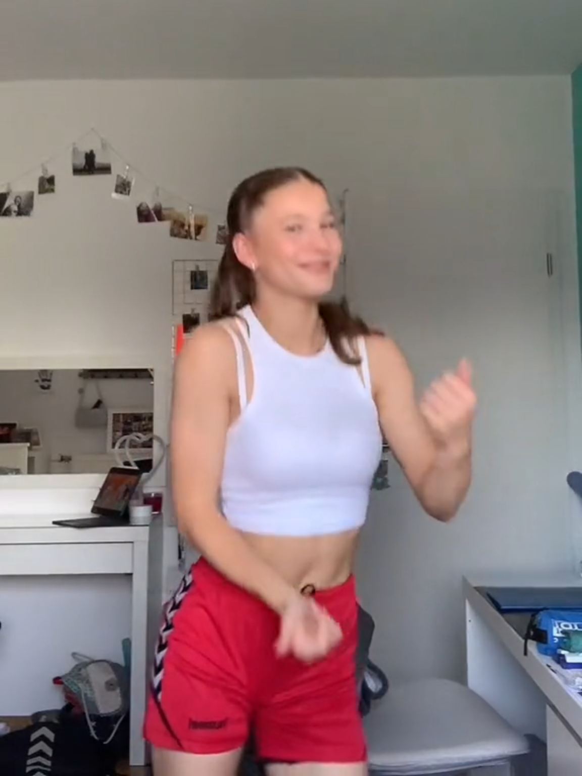 🔥 Jeder Move sitzt, jedes Lächeln verzaubert – Janne bringt die perfekte Mischung aus Sport, Style und Spaß! Folge 👉 @jan_ne8 💫 #DanceAndSmile #FYP #ViralTrend #SportsBeauty