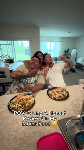 Trying my moms Honduran tacos 🤣 #latinamom #r6lphy #comedy #tastetest #teamlocamom🇭🇳 