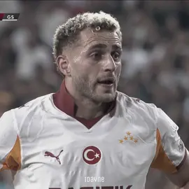 Ah sarılar vah sarışınlar 😝 #barışalperyılmaz #galatasaray #idayne 