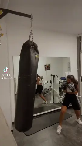 Kickboxen ☝🏽🥊 #kickboxen🥊 #Fitness #helthylife #helthy #staystrong #strong #WomenOfTikTok #womenempowerment #womenpower #eminem #loseyourself #fyp #Rap #2000s #2000sthrowback #throwbacksongs #bestsongever @eminem @No Limit Fight Club 