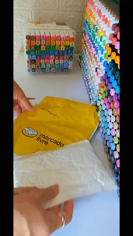 Unboxing dos pedidos que chegou por aqui. #coloringbook #canetas #cis #bobbiegoods 