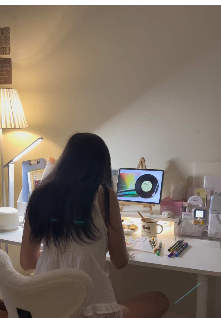 just dropped new Back to School supplies essentials on TikTok Shop 🫣📚 #studytok #college #schoolsupplies 