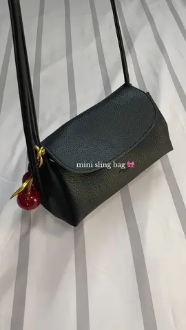 this black mini sling bag is my ultimate +1. Compact enough to keep it light, spacious enough to fit the real essentials. The adjustable strap makes it easy to wear exactly how I want shoulder, crossbody, or that casual one strap look for quick coffee runs. She’s chic, versatile, and basically goes with every outfit I own. 🫶 #bag #bagforwomen #slingbagforwomen #slingbag #minislingbag #smallbag #minibag  