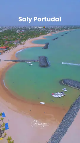Bienvenue à Saly, joyau de la Petite Côte sénégalaise. À travers l’œil de mon drone, découvrez ses plages de sable fin, ses eaux cristallines et ses hôtels bordés de cocotiers.  Entre détente, loisirs nautiques et charme africain, laissez-vous séduire par cette destination incontournable du Sénégal. Insta: issiaga_photography ☑️ #issiaga_photography #senegalaise_tik_tok #senegal_tiktok221 #senegal #senegalaise_tik_tok🇸🇳pourtoichallenge #dakardrone #senegaldrone #travelafrica #salysenegal #saly 