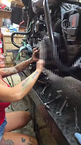 An old live clip. The new derby cover onnl the streetglide did well in #sturgis  My face probably matched the color of my tank top here every single time someone asked about it 😅  #harleydavidson #custom @WNC Customs 