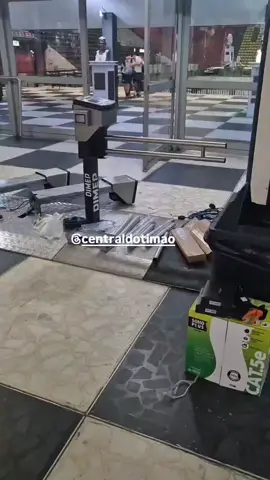 Corinthians vive um dia histórico 🏴🏳️ O Parque São Jorge se prepara para a Assembleia Geral que vai decidir o futuro do clube. Neste sábado, dia 9, os sócios votam pelo impeachment ou pela permanência de Augusto Melo na presidência do Corinthians. #centraldotimão #corinthians #coringão #timão #sccp 