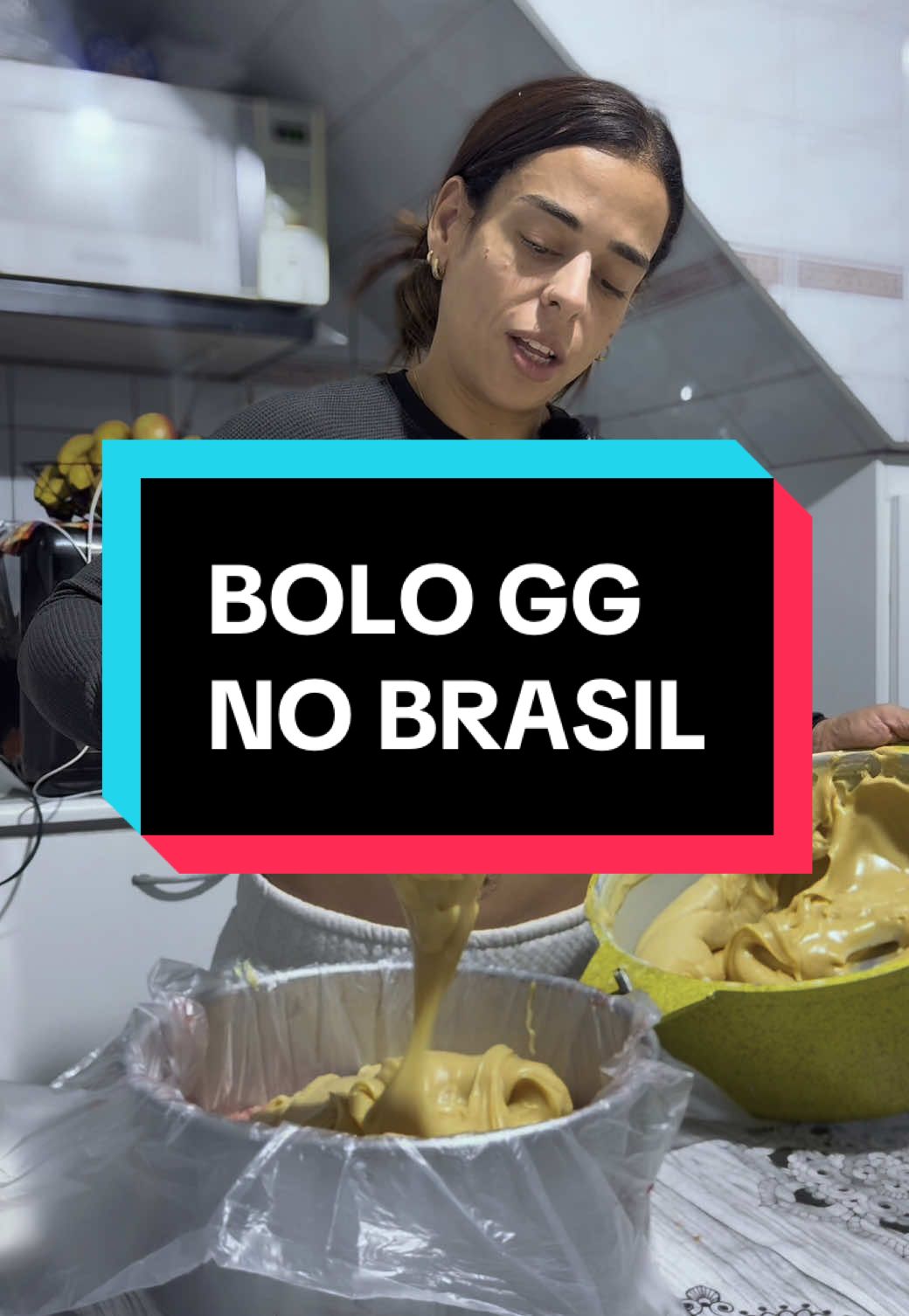 To no Brasil e decidi fazer um bolo aqui, menino como as coisas são caras lkkkkk #fy #fyp #receitas #decorandobolo #montandobolo #vaiprofycaramba #fazendobolo #morango #gabiguedes 