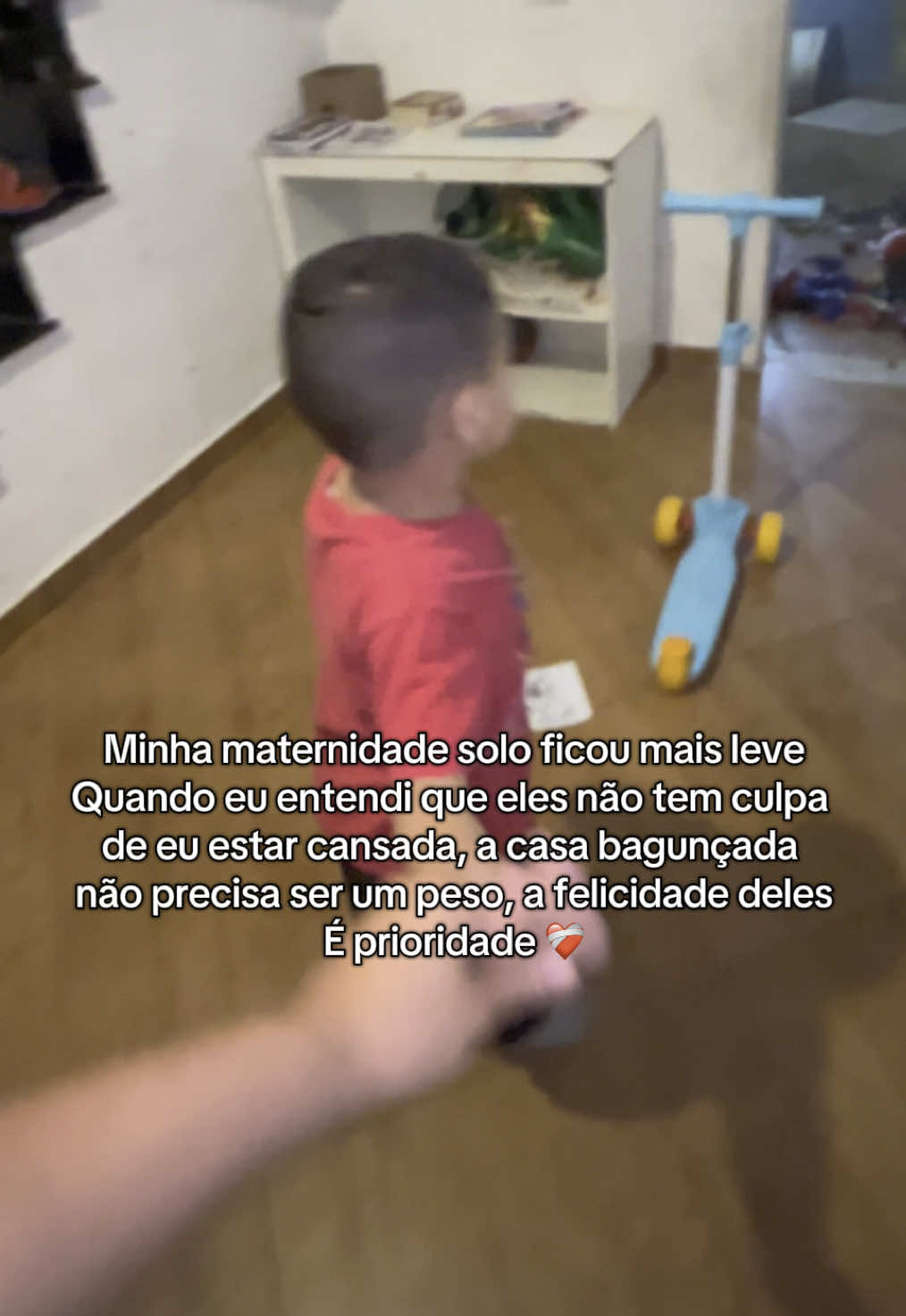 🥺❤️‍🩹 Eles chegam da escola com muita energia ainda e a mamãe tem que brincar com eles! #maternidade #jesus #maedegemeos #maedeprimeiraviagem #rotinadecasa #rotina #motivacao 