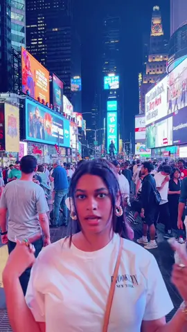 Doing this in the middle of NYC was the hardest thing😅 #nyc #latinacontentcreator #traveltok #timessquare 