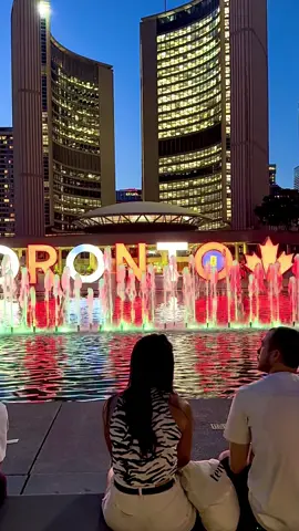 #canada_life🇨🇦 #canadabeauty #travelcanada #downtowntoronto🇨🇦 #nathanphilipssquare #foruyou 