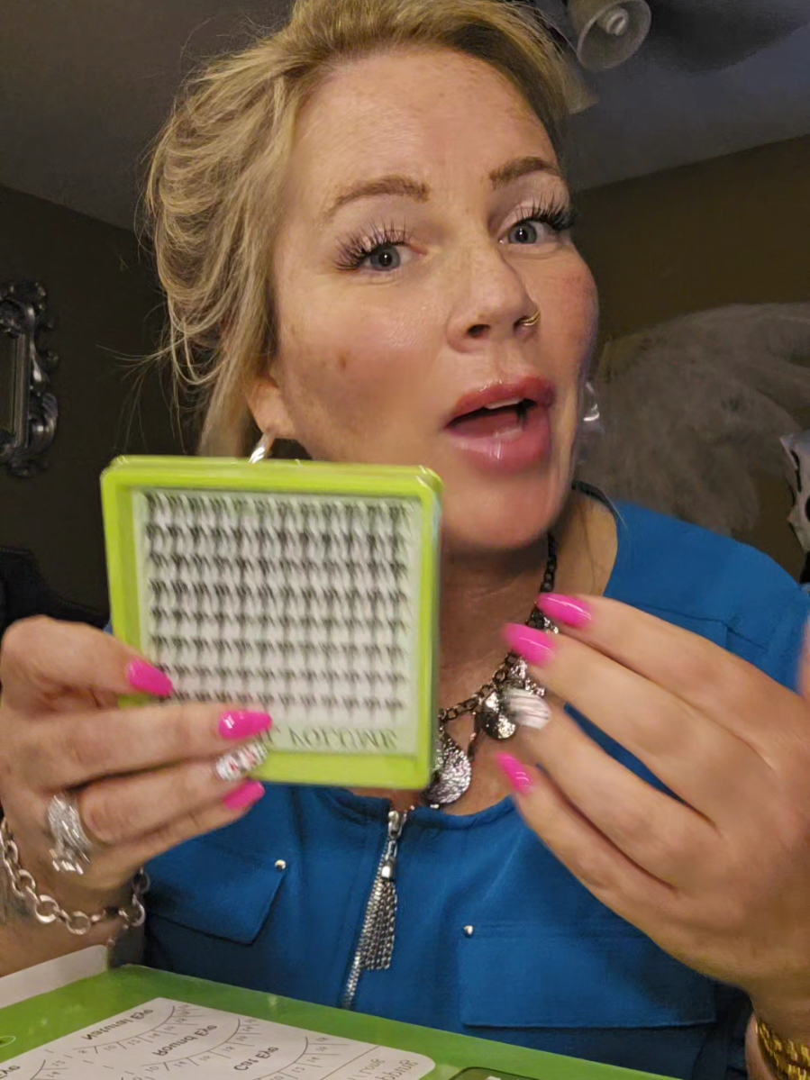I love these lashes! #lashes #lashclusters #lashextensions #diylashes 