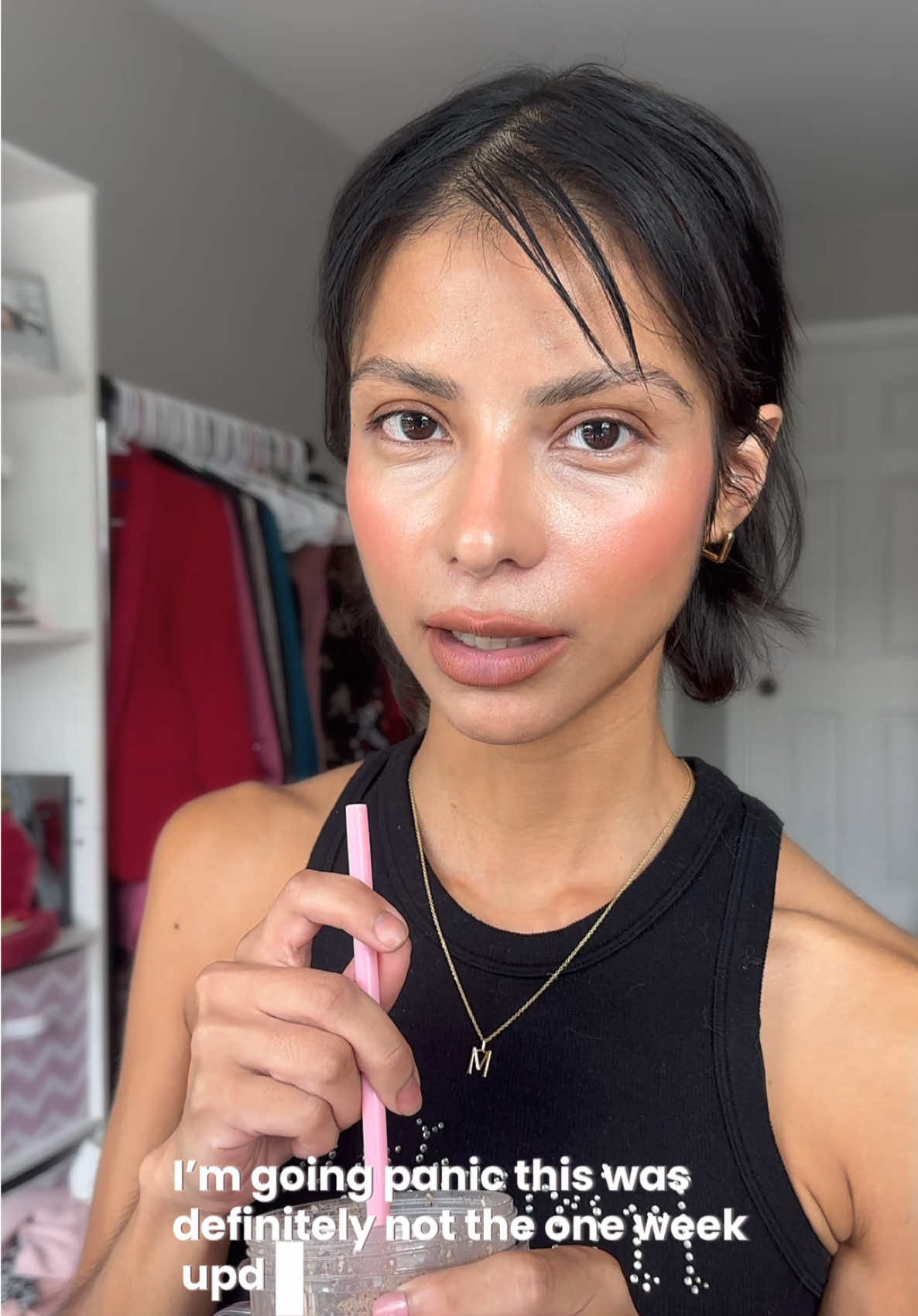 Amigas, Let’s chat 💬 it’s been 1 week since my gym glow up journey really began. Although I increased my caloric intake to make up for extra activity-I’m nervous after seeing the scale 😩 lol We might have to tweak some things after next week.  . . . #latinacontentcreator 