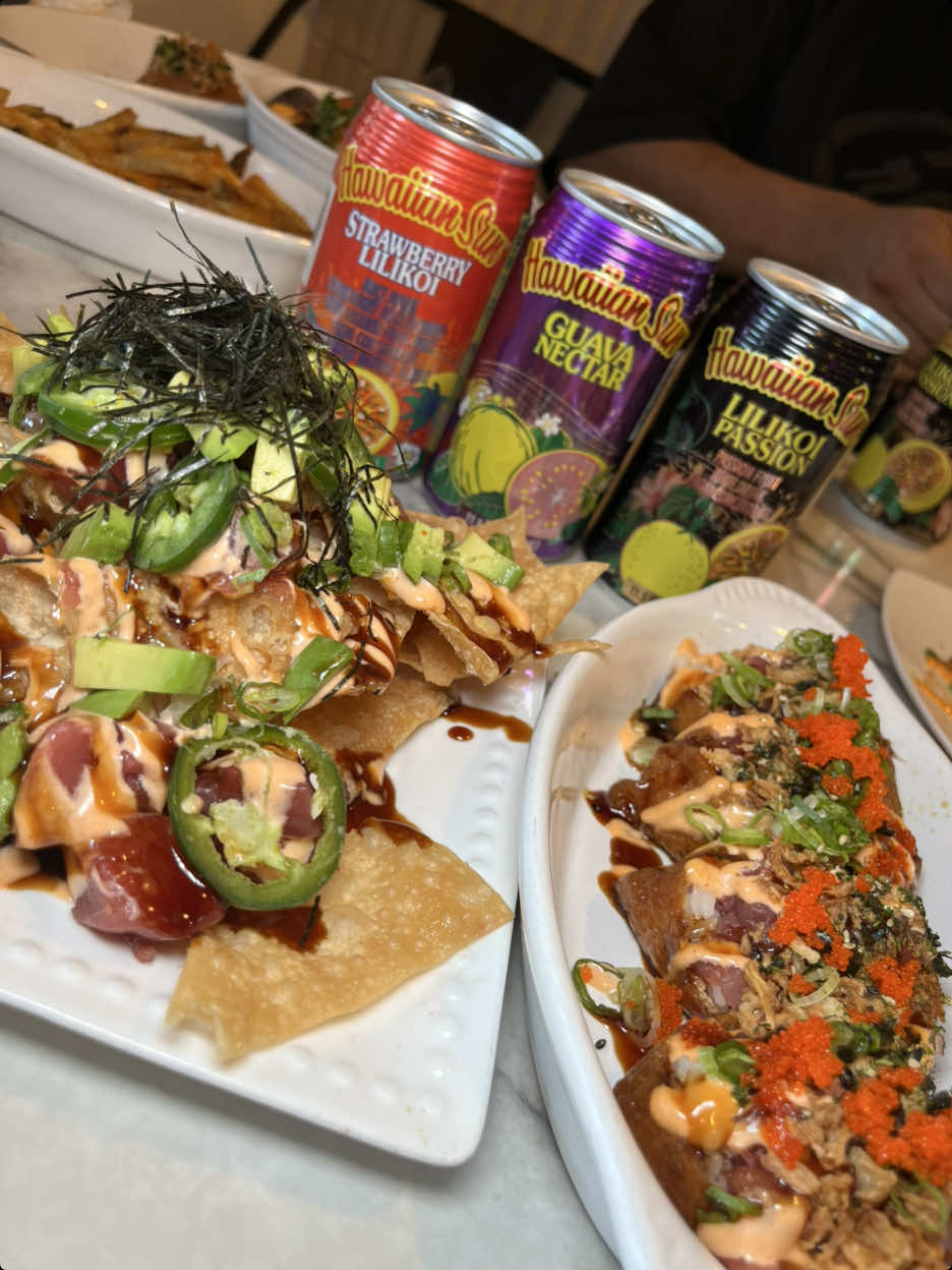 I loooove me some Hawaiian food and this IS the spot to go to with EVERYTHING in one spot 🔥 @PokeShack&Grill  #hawaiianfood #seafoodlover #poke#islandflavors #alwayshungry #localeats 