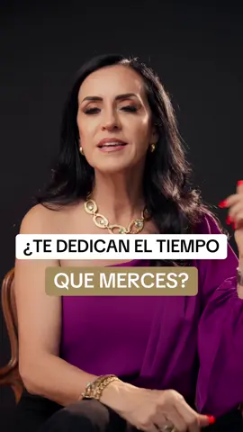 Hay una gran diferencia entre quién te ve en su tiempo libre y quien hace tiempo para ti. El amor no se esconde, no da excusas ni migajas de tiempo. Quien realmente te elige, abre espacios donde no los hay y te prioriza. No aceptes menos de lo que mereces. LIBRO RECOMENDADO: Los 5 lenguajes del amor – Gary Chapman Este libro explora cómo las personas expresan y reciben amor de diferentes maneras, identificadas como los cinco 