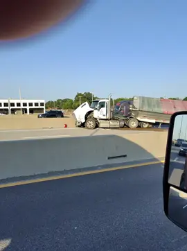Feo accidente en Lewisville #texas #traffic #news  #troquerosdela57  #cdl #driver 