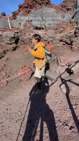 Pelajaran yg bisa saya ambil kali ini, Kita itu lebih dari apa yg dibayangkan, hanya fikirian kita saja yang membatasi.. #mountfuji #fyp #summit 