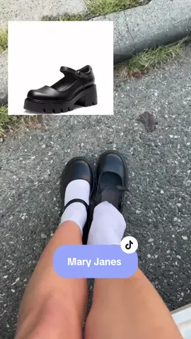 Obsessed with how comfy these Mary Jane’s are #maryjaneshoes #dreampairs #maryjanes #heelmaryjanes #widefootshoes #comfyshoes #womensshoes #chunkyshoes #shoesoftheday #fashion 