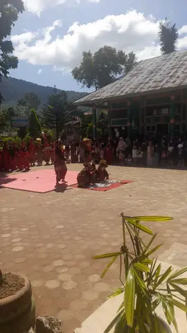 Aksi Spektakuler Anak Muda Menari di Atas Beling di Talang Babungo #solok #sumbarhits  #kontenminang #beritaminangtv #anugerahpewartaastra 
