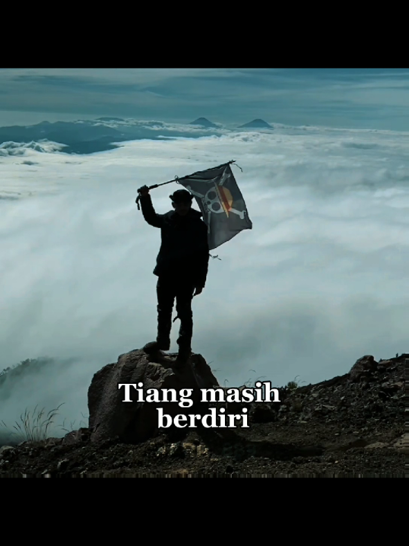 Perlawanan bendera one piece ☠️🏴 Lagu (.Feast-Kami belum tentu) #foryoupage #feast #lyrics #onepiece #benderaonepiece #benderamerahputih #perlawanan #video #edit #music #viral 