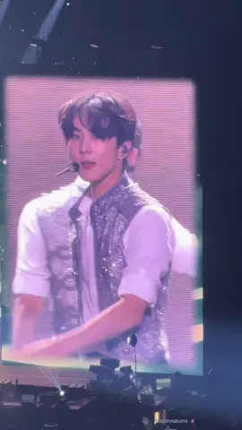 i ascended in my seat when he did that 😭 #enhypen #jungwon #kpop #walkthelinetour 