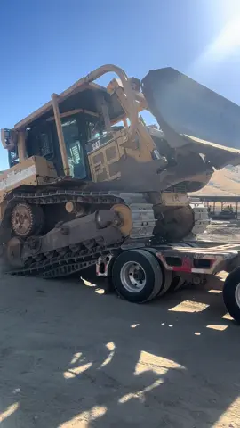 Loading the D6R over the back getting ready to head out to the Gifford fire. #fire #firedozer #wildlandfire #giffordfire #dozer #bulldozer #lowbed #heavyhaul #fyppppppppppppppppppppppp 
