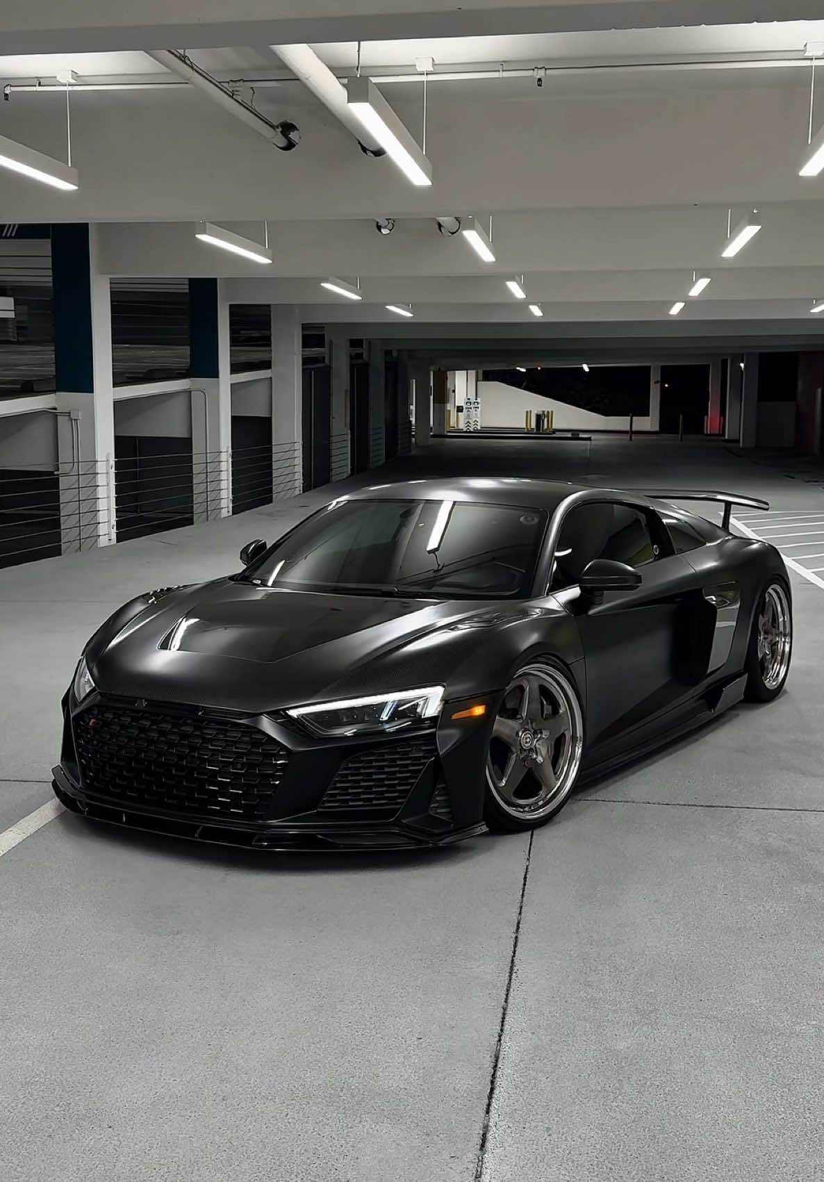 Who am I seeing at Car Week? 📈
