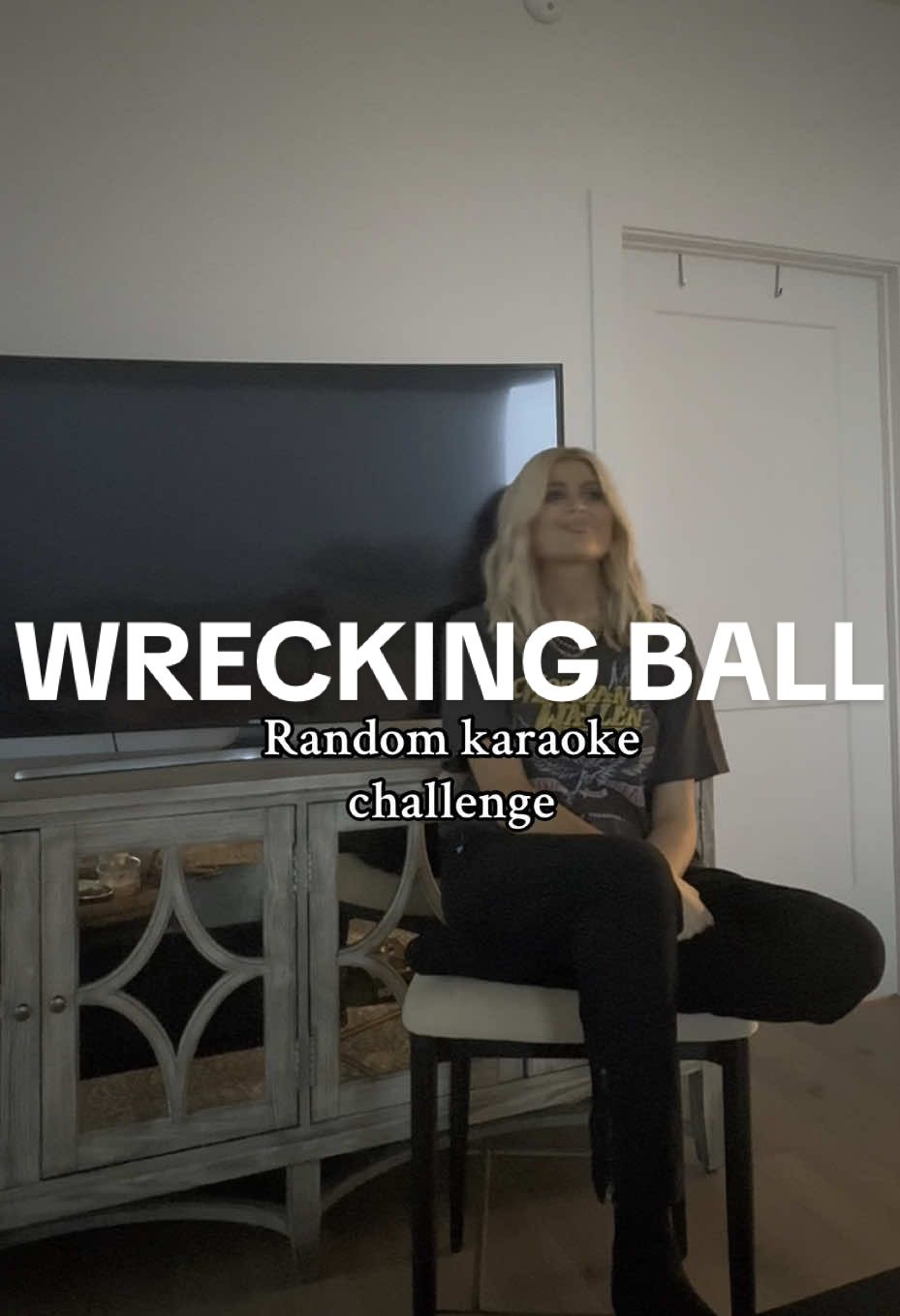 @Miley Cyrus 🩷 #randomkaraoke #mileycyrus #wreckingball #olebrandselect #tyraoke 