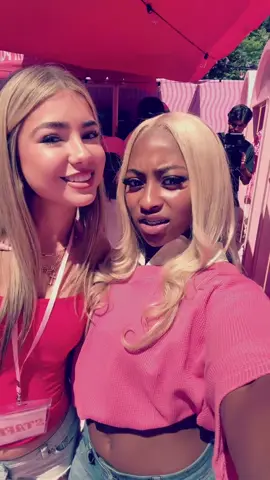 With my gurl lei lei #leilei #embreighcourtlyn #pinkpalmuff #lipsync #xybca #fyppppppppppppppppppppppp 