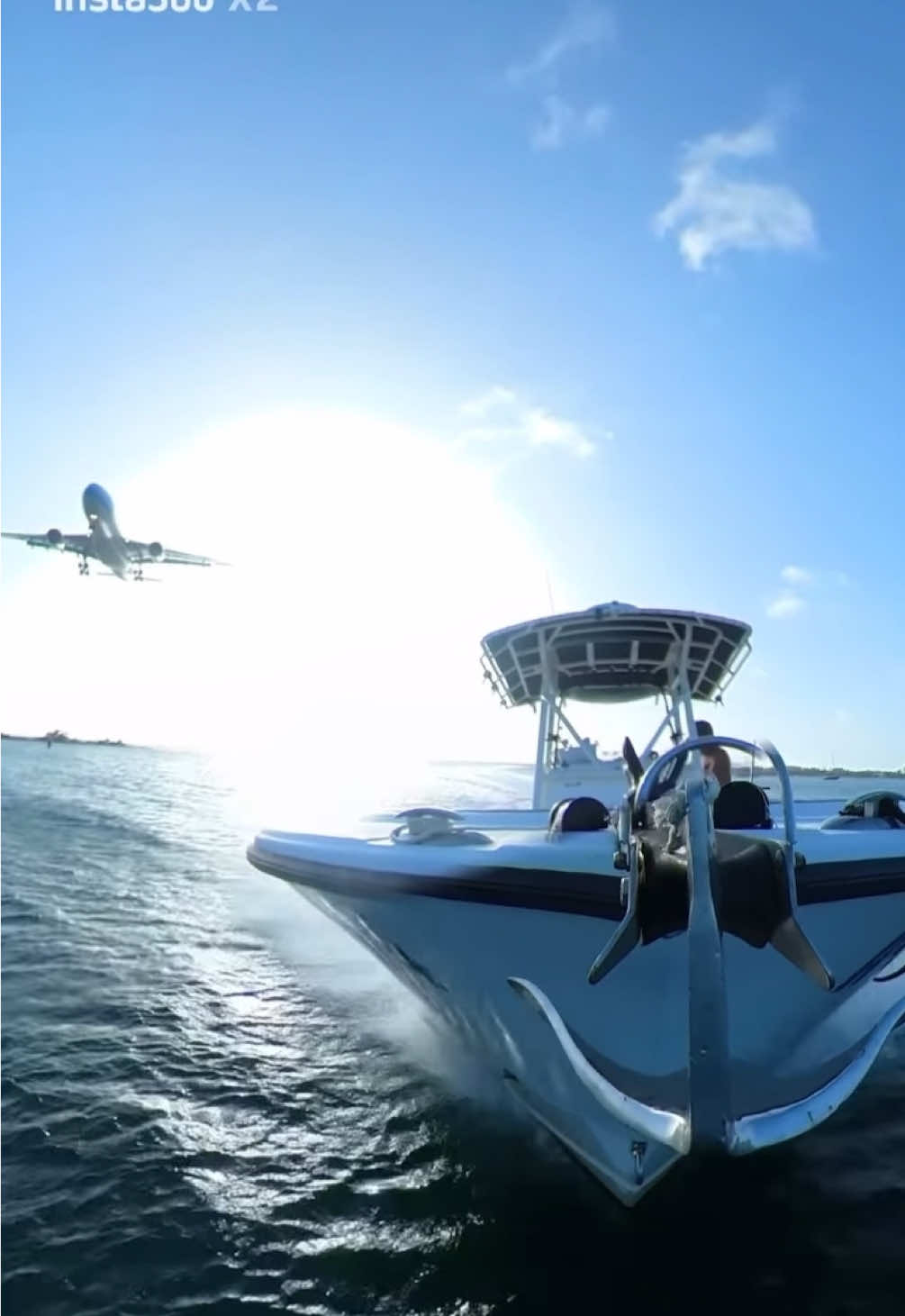 Flying low, flying proud. KLM’s descent, a breathtaking moment over Aruba’s waters.  @KLM Royal Dutch Airlines | #klm #airbus #a330 #aruba #landing #amsterdam #captain  📸: 👨‍✈️Capt. Pauly, 1 Fool and a Boat | Aruba 🛥️