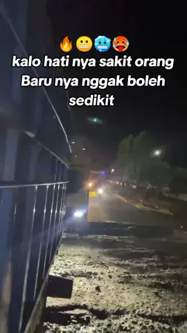 jika tidak di hargai untuk apa setia, dia hanya membutuhkan mu di saat dia kesepian🥱