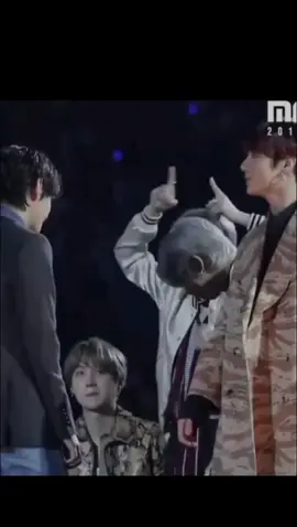 senyumnya itu loh💜#yoongi #taekook #taehyung #jungkook #bts #btsot7 #bangtanboys #bighit_official_bts #army #btsxarmy #fyp 