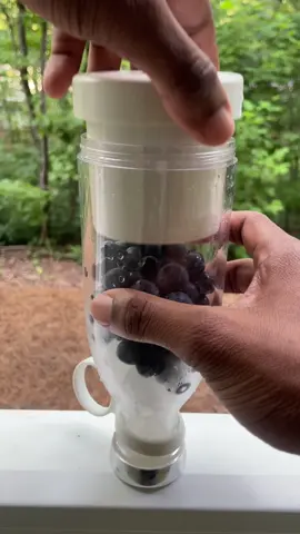 Fresh smoothie ☺️🫐 #freshjuices #smoothies #portableblender #miniblender #foryoupage 