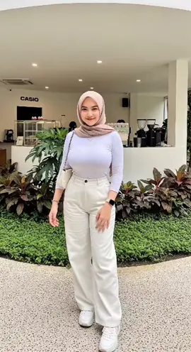 Ide Outfit buat hangout #viraltiktok #fypシ #hijab #aestheticoutfit #cantikgakharusmahal #inspirasioutfit #outfitoftheday #down 