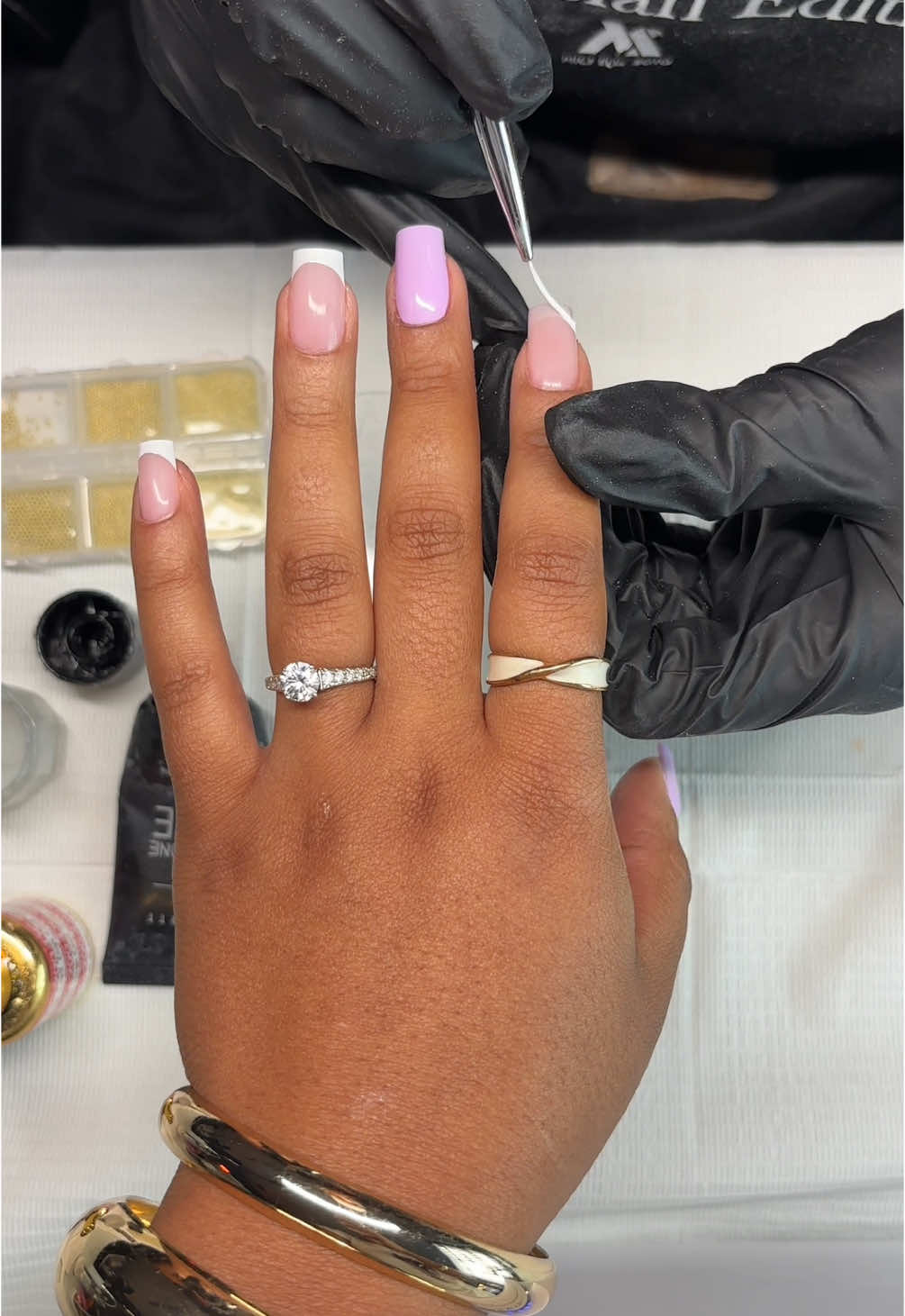 This is too real 🤣😭  🎥: @Alina Espinal  #nails #nailhumor #nailtech #nailtechlife #nailtechpromblems #nailinspo #frenchtip #manicure #nailart #fyp #trending #viral #funny 