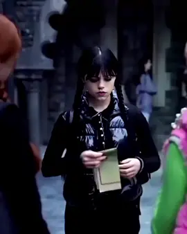 Amo a mi muñeca m*ldita jajaja #wendesday #temporada2 #pelicula #agnes #pelirroja #merlina 