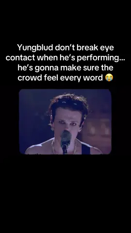 😭😭😭 #yungblud #music #funny #musictok #liveperformance #eyecontact #vibes #fyp #viral #foryou 
