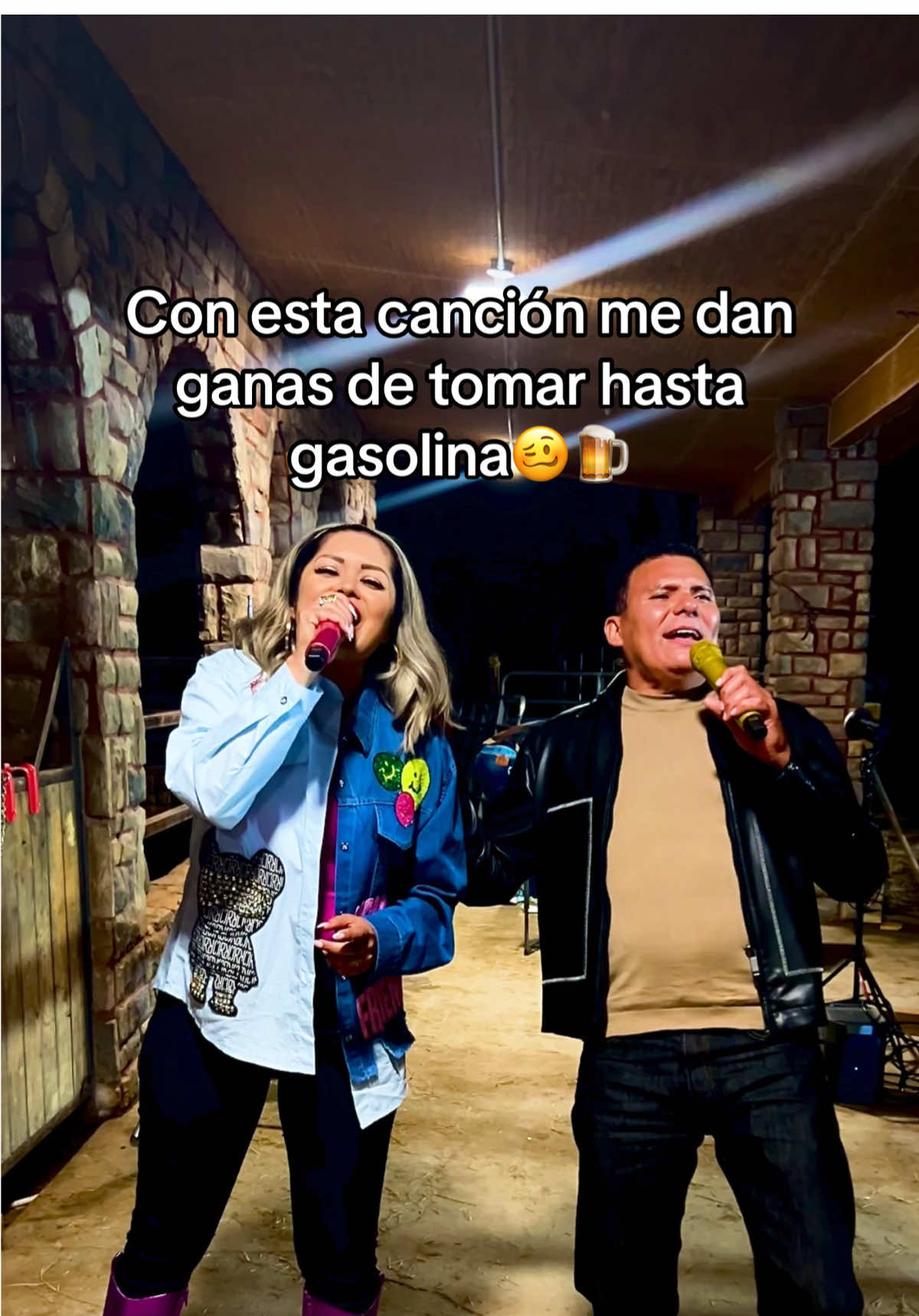Hay que decir salud con lo que sea🍻 #laleyendadeservandomontalva #toñoyfreddy #tierracaliente #desamor 