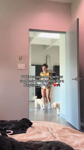 Making me wanna surprise her again 😭❤️ #surprise #lovelanguages #playstationportal #doordash 