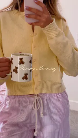 cozy fall morning routine 🧸🕯️🧺missed the fall season so much 🍂 #morningroutine #fallaesthetic  #cozy #autumnvibes #cozygirl 
