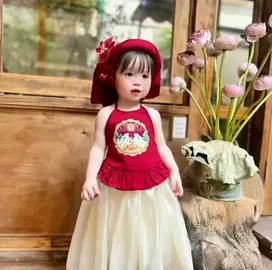 Set yếm đỏ in hoạ tiết thỏ trắng cho bé gái #aobegaixinhoilaxinh #VAYCAOCAP #VAYSIEUXINH #setbegaixinh #tiktokviral 