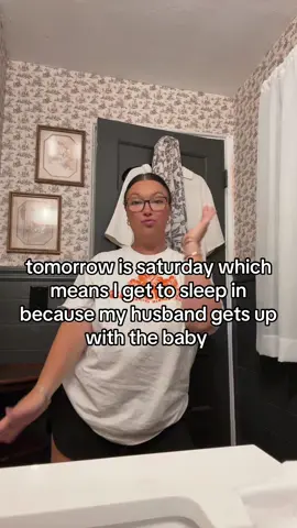 does your husband wake up with the baby on weekends??  #sleep #ftm #firsttimemom #firsttimeparents #husband #sleepingin #baby 