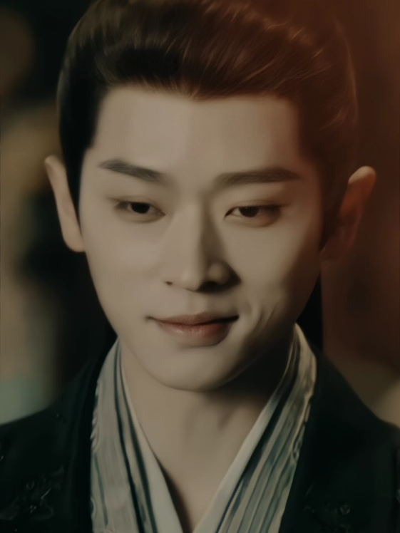 senyumnya 🫵🏻😭 Cakep banget anjeerrr 🥴✨ #LegendOfTheFemaleGeneral #chenglei #chenglei丞磊 #cdrama #chinesedrama #fypシ #foryou 